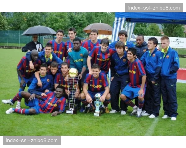 拉玛西亚青训营更新教材,增设“动态防守决策”模块应对现代趋势 拉玛西亚青训营更新教材,增设“动态防守决策”模块应对现代趋势