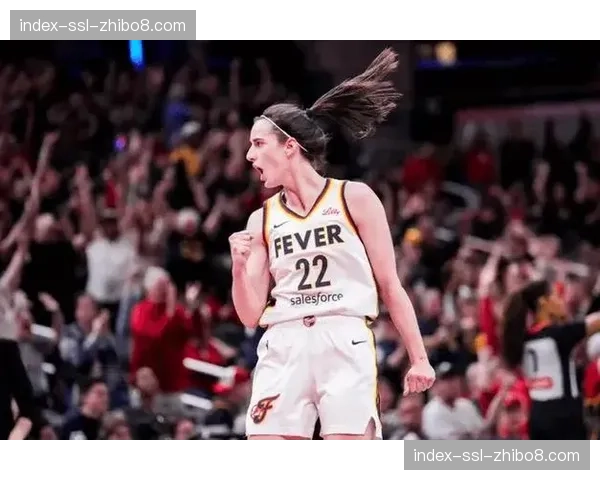 WNBA状元秀凯特琳-克拉克完成职业首秀,贡献18分7助攻