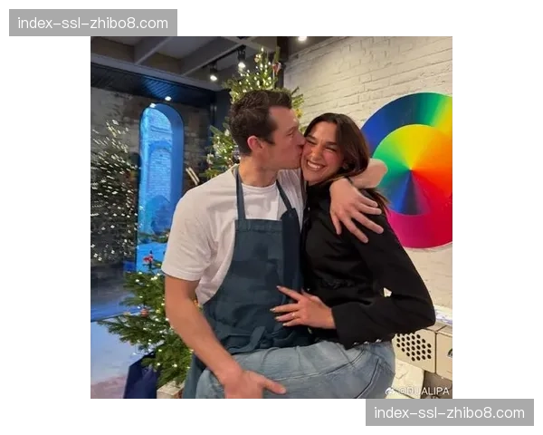 “特写:38岁的詹姆斯·米尔纳在绝杀后,与克洛普的深情拥抱” “特写:38岁的詹姆斯·米尔纳在绝杀后,与克洛普的深情拥抱”