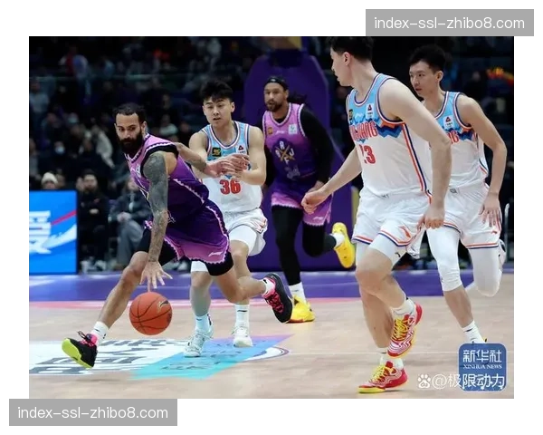 【2026年4月CBA联赛赛事内容国际化趋势·非赛事·特写特写：马尼拉一家酒吧的CBA季后赛观赛派对，当地球迷为拥有菲律宾血统的CBA球员加油。