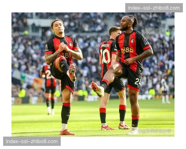 即时战报:布伦特福德2-1逆转曼联,蜜蜂军团两球均来自快速反击