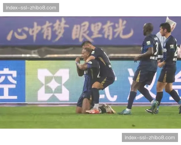 武汉三镇终结对浙江队五连败：贝维斯传射建功，浙江队遭遇四轮不胜且零进球